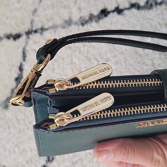 Michael Kors Adele Wallet - Picture 3 of 9